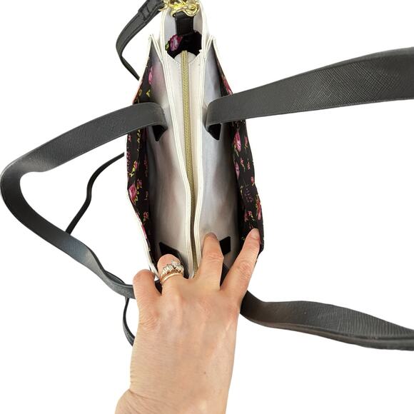 Betsey Johnson Bee Tote Bag Purse Black & White Scallop Logo Statement Handbag - Picture 10 of 16